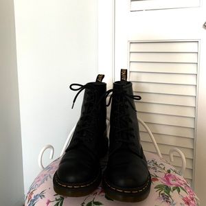 Dr. Martens Black 1460 Smooth
